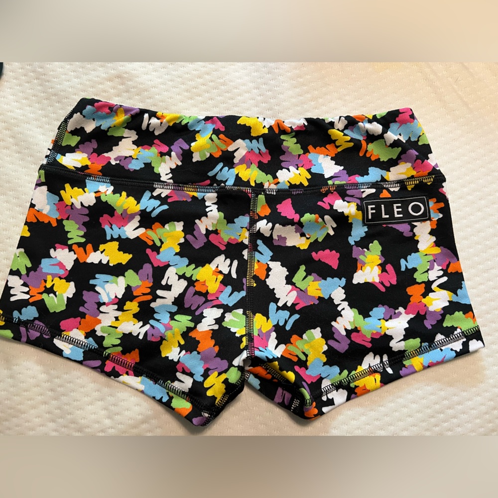 FLEO size small shorts